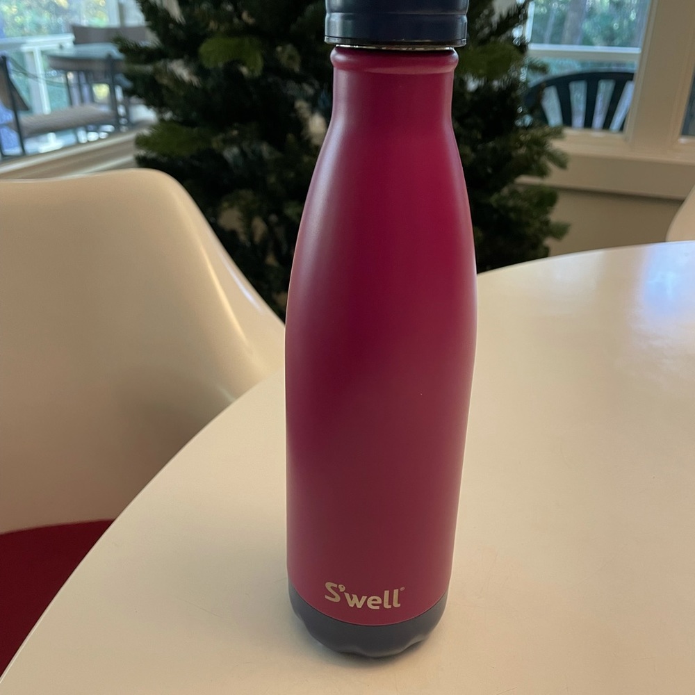 S’well Water Bottle 17 oz new unused without tag